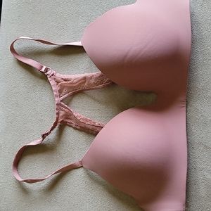 Victoria's Secret no-wire/sans armature 32C bra. Mauve/dusty rose pink color.